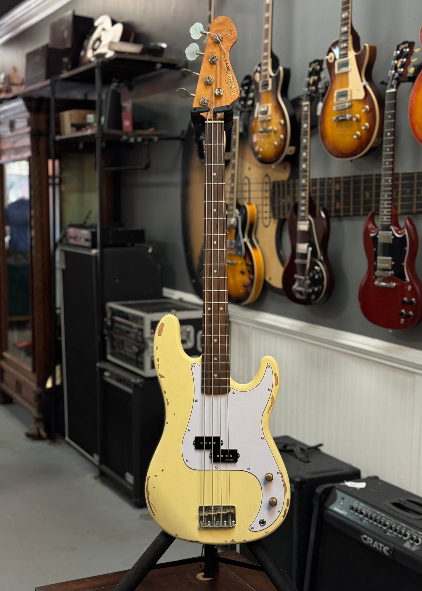 Vintage V4MRWV P-Bass