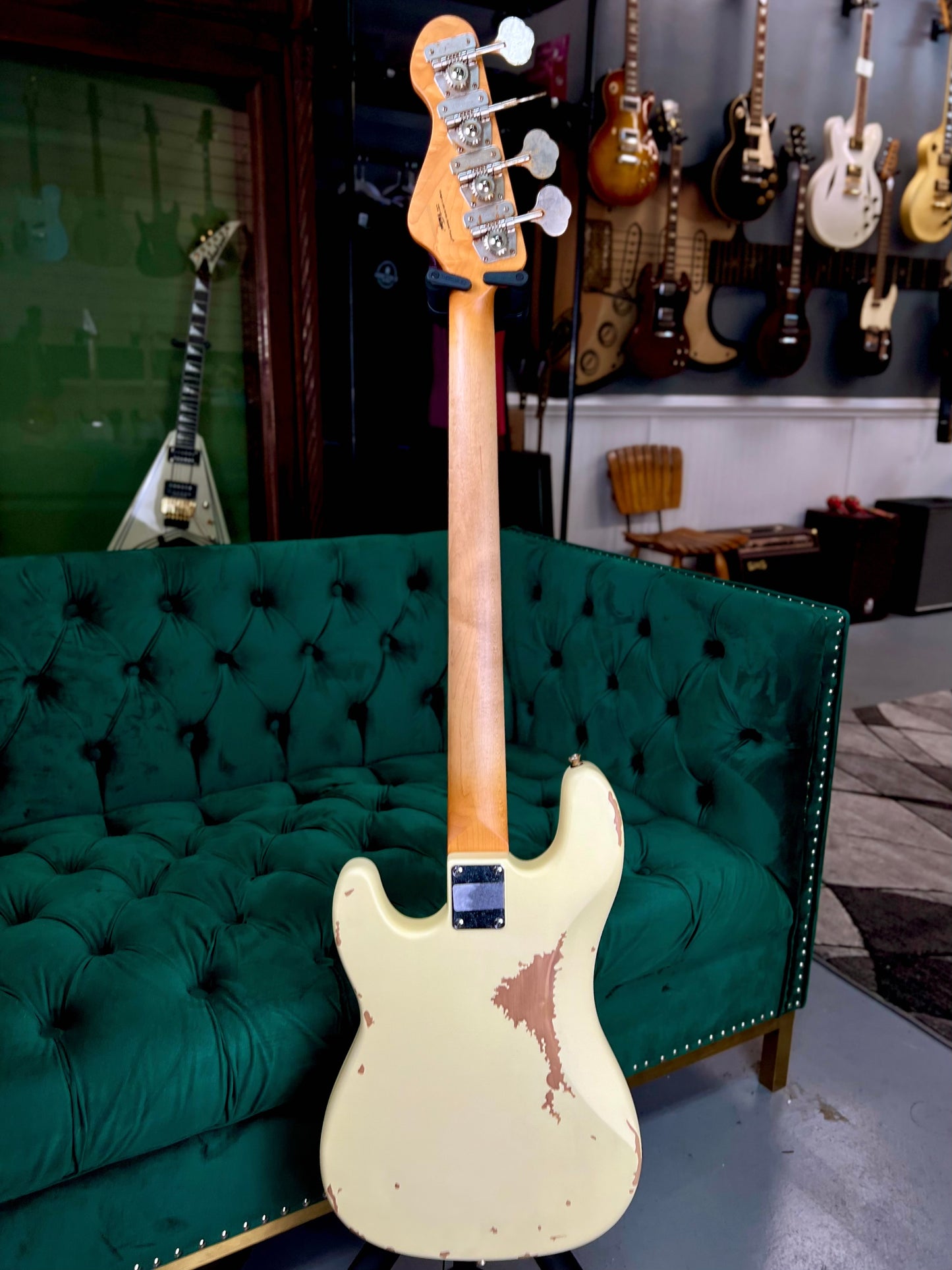 Vintage V4MRWV P-Bass