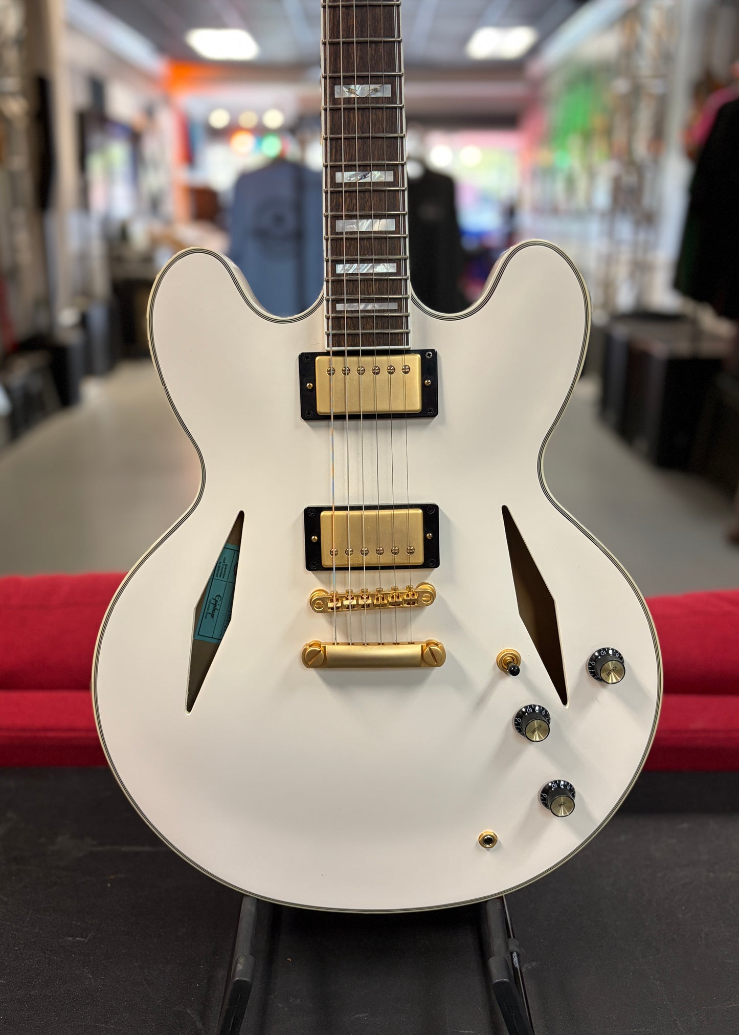 Epiphone Emily Wolfe "White Wolfe" Sheraton