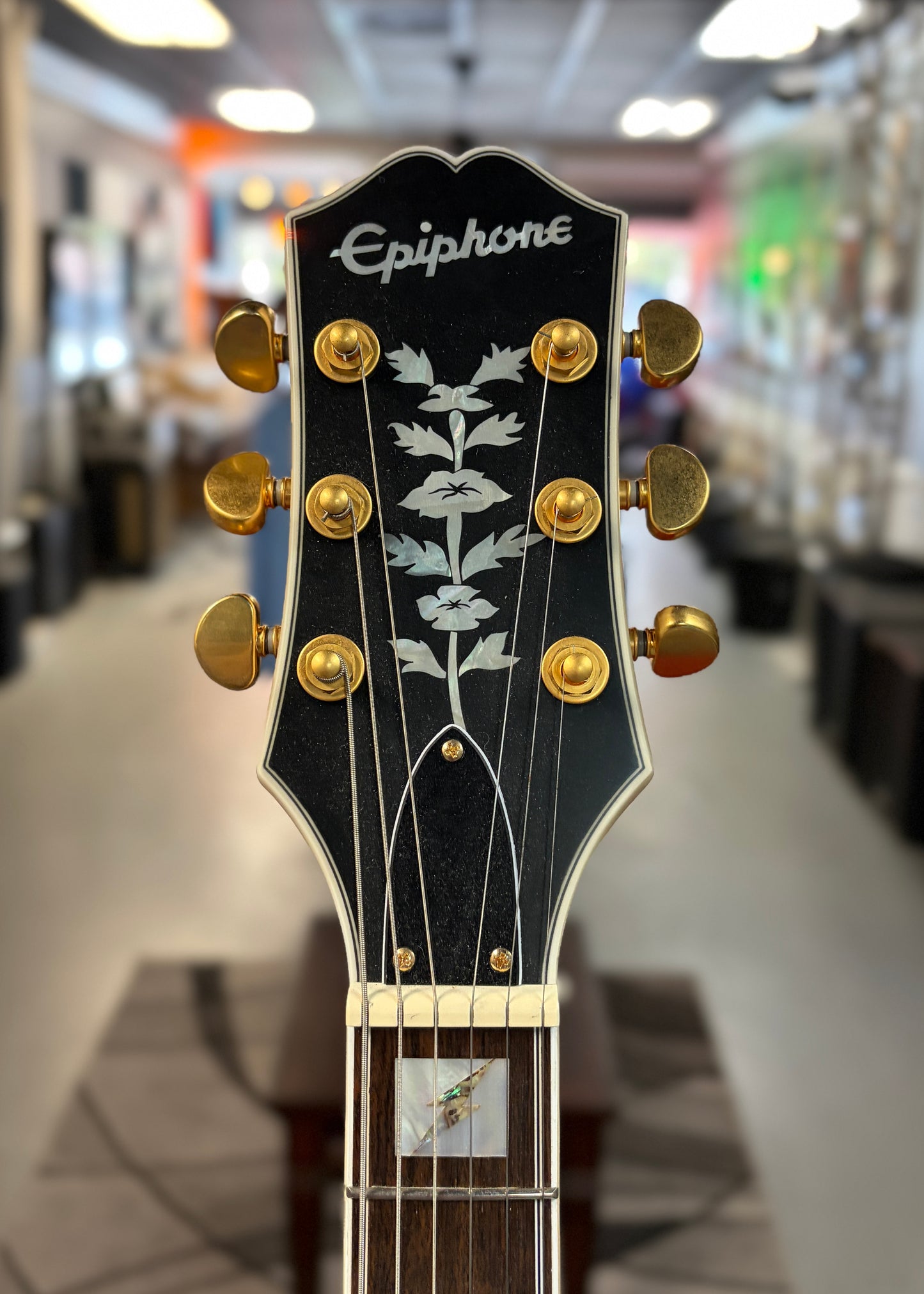 Epiphone Emily Wolfe "White Wolfe" Sheraton