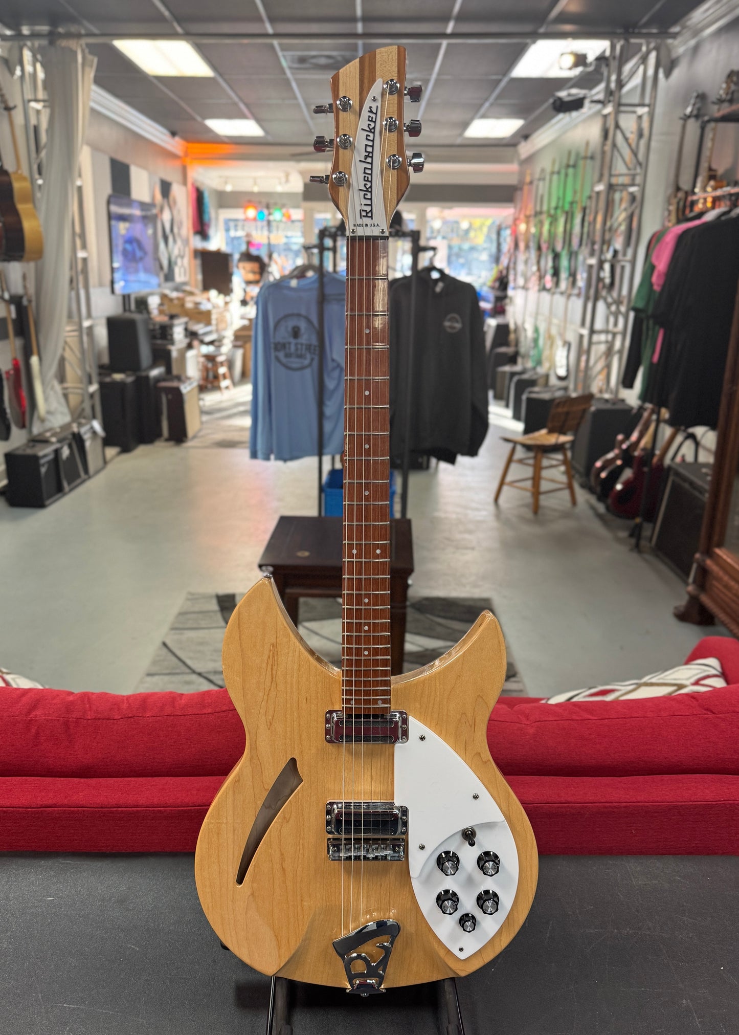 Rickenbacker 330 Thinline